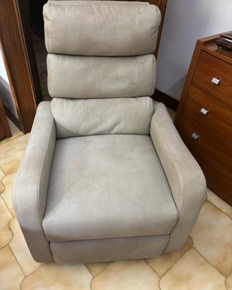 Poltrona relax reclinabile manuale mai usata