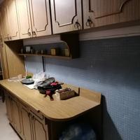 Mobili vari anche per cucina.