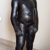 Statua in terracotta bianca, dipinta di nero, H 82