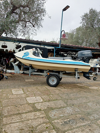 Motoscafo SeaKart con 25 hp Evinrude carrello