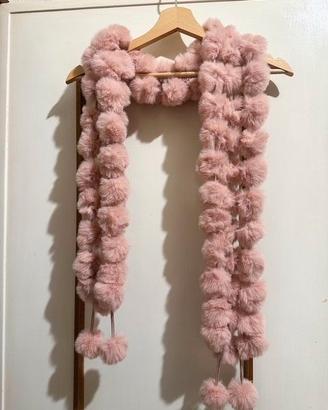 Collo con pompon in Finta pellicc ia