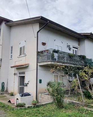 Casa indipendente 280 mq con terreno di mq 5000