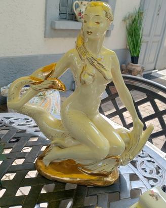 Scultura di nudo di donna su pesce vintage Ceramic