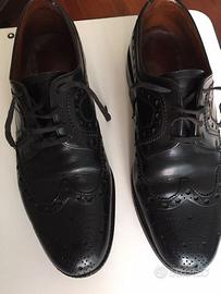 Scarpe di pelle nera inglesi