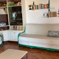 Divani letto e armadio 