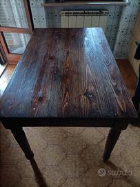 Tavolo rustico in legno massello con cassetto