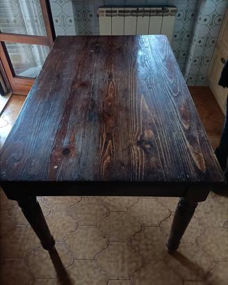 Tavolo rustico in legno massello con cassetto