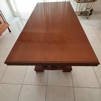 Tavolo grande intagliato in legno