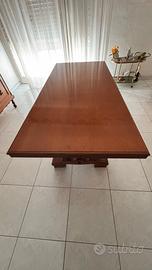 Tavolo grande intagliato in legno