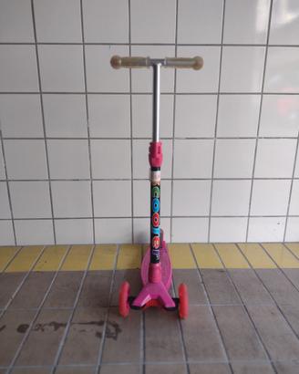 Monopattino con Rotelle Luminose 