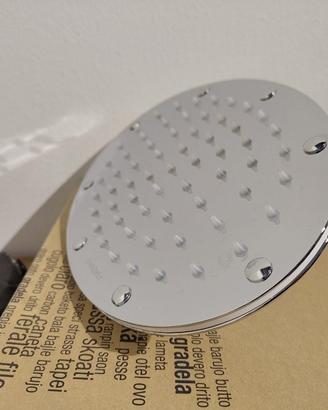 Soffione doccia Lineabeta con braccio