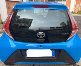 Toyota Aygo 5p 1.0 x-play m-mt 38.000