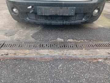 Paraurti anteriore mini One R56 anno 2007 modello 