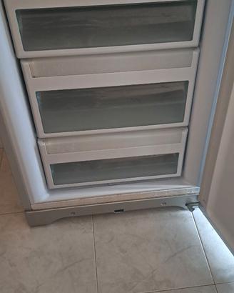 FrigoriferoHOTPOINTARISTON MBM1823V/HA A+nnspedi s