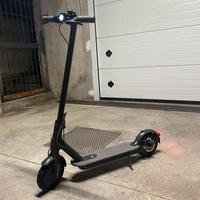 Mi Electric Scooter Essential