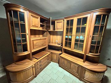 Parete attrezzata classica in legno con vetrinette