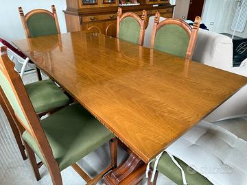 Tavolo in legno noce