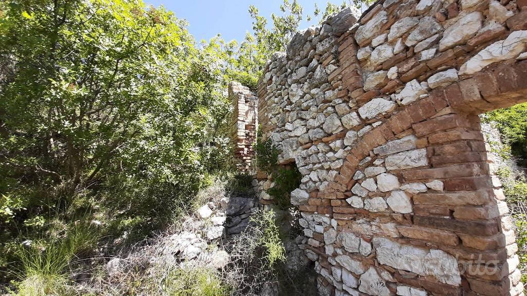 Rustico / Casale di 239 m² a Campello sul Clitunno - Vista 5