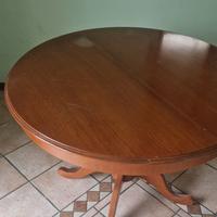 tavolo  e poltroncina 