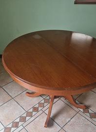 tavolo  e poltroncina 