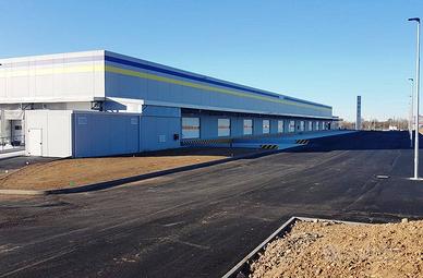 Immobile di 10000 m² con 4 locali a Vitulazio