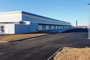 Immobile di 10000 m² con 4 locali a Vitulazio