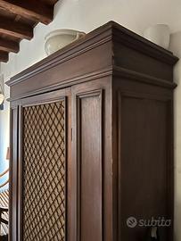 Armadio antico in legno
