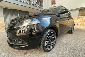 Lancia Y 1.0 Firefly Hybrid Gold