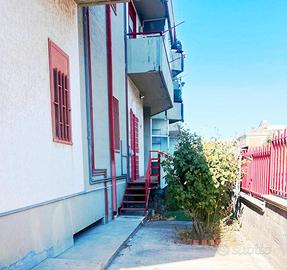 Bottega 50 mq con deposito 70 mq e giardinetto