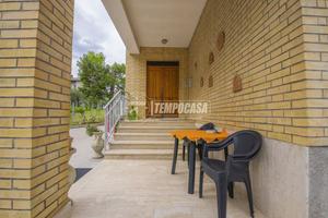 CASA SINGOLA CON DOPPIO APPARTAMENTO + CUBATURA PE
