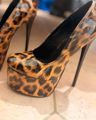 Décolleté Leopardate con Plateau e Tacco a Spillo
