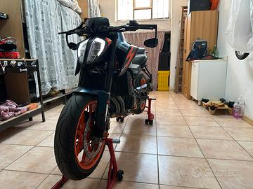 KTM 890 Duke R