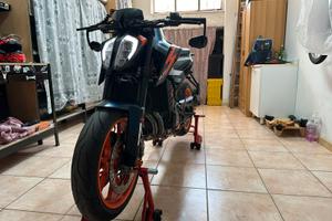 KTM 890 Duke R