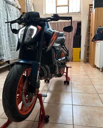 KTM 890 Duke R