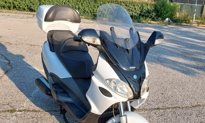 Piaggio x9 500