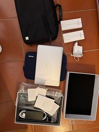 Macbook Air 11 pollici con accessori e custodie