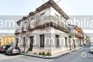 Casa indipendente e terreno edificabile a Giarre