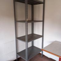 scaffale in metallo