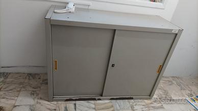 scaffale da ufficio interamente in metallo