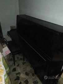 pianoforte verticale Petrof, tre pedali 