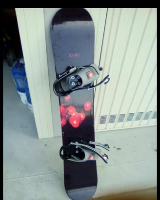 Tavola snowboard 143 h. Attacchi burton