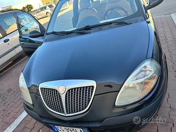 Lancia Ypsilon 1.3 MJ – Interni in pelle