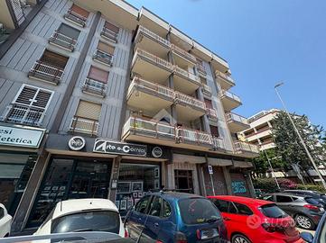 3 LOCALI A BARI