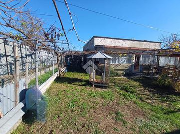 CASA SEMINDIPENDENTE A NEPI