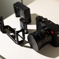 Leica Q2 type 4889 + Combo