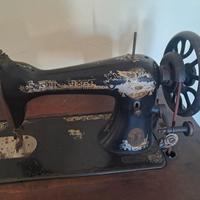 maccgina da cucire antica SINGER