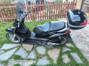 scooter Beverly 250 con 9000km