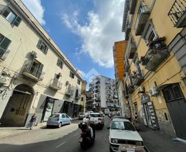 NEGOZIO A NAPOLI