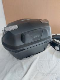 Bauletto GIVI BLADE TECH 37L
nero fumè 37L