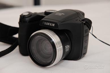 Fujifilm FinePix S5700 zoom 10x con custodia